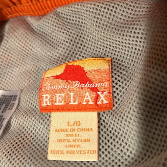 TOMMY BAHAMA Swimsuit trunks. LARGE - Picture 4 of 9